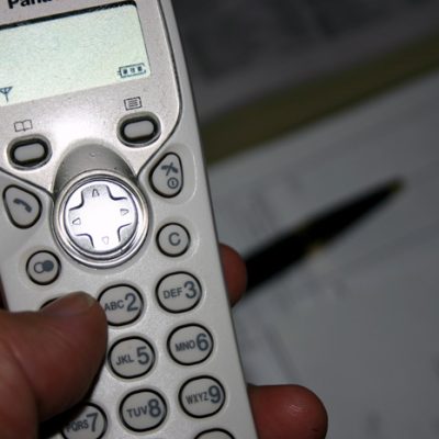 phone-and-thumb-dialling